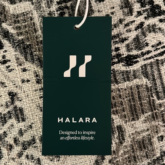 NWT HALARA CRISSCROSS YOGA SPORTS BRA 🧘🏻♀️ - Picture 3 of 4